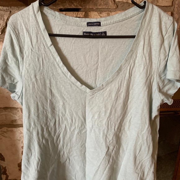 ✨3 for $25✨ Abercrombie & Fitch v-neck - Picture 1 of 7